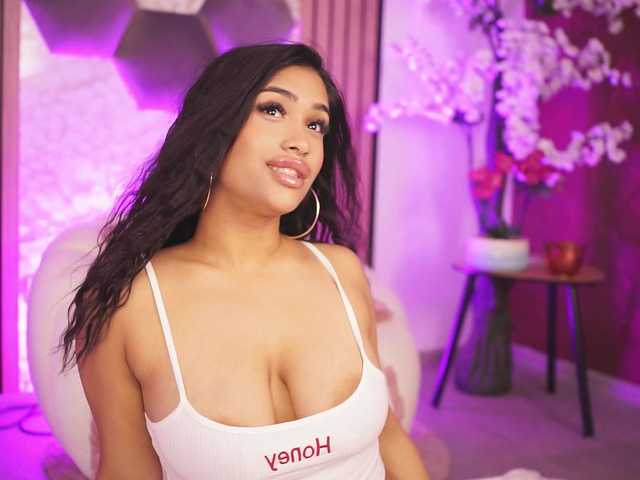 KiraKrush live cam on BongaCams