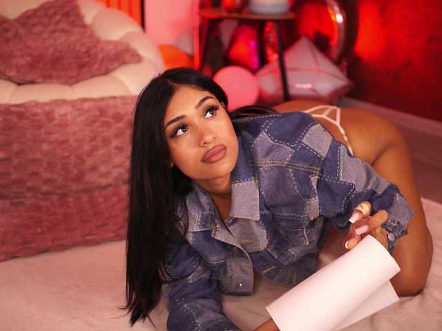 KiraKrush live cam on BongaCams