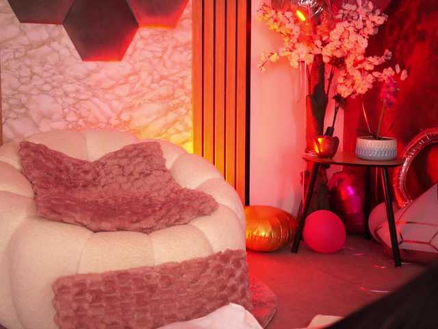 KiraKrush live cam on BongaCams