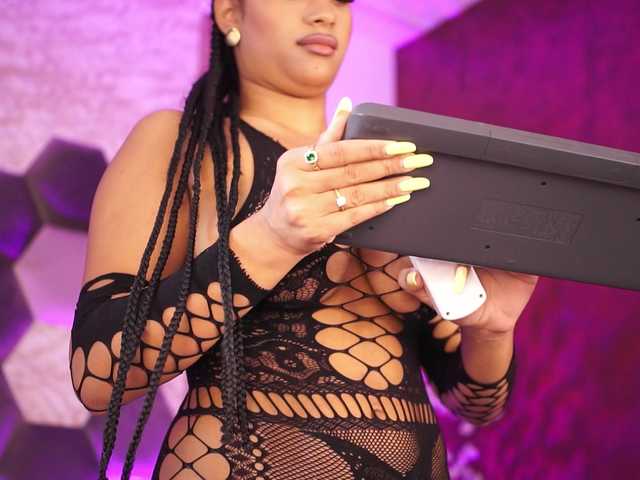 KiraKrush live cam on BongaCams