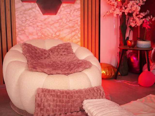 KiraKrush live cam on BongaCams
