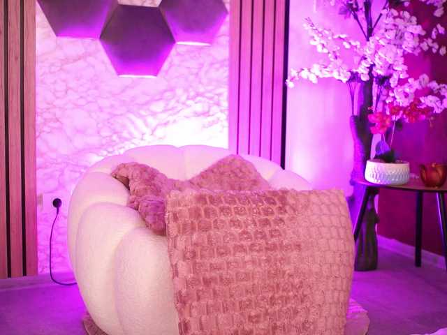 KiraKrush live cam on BongaCams