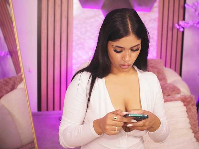 KiraKrush live cam on BongaCams