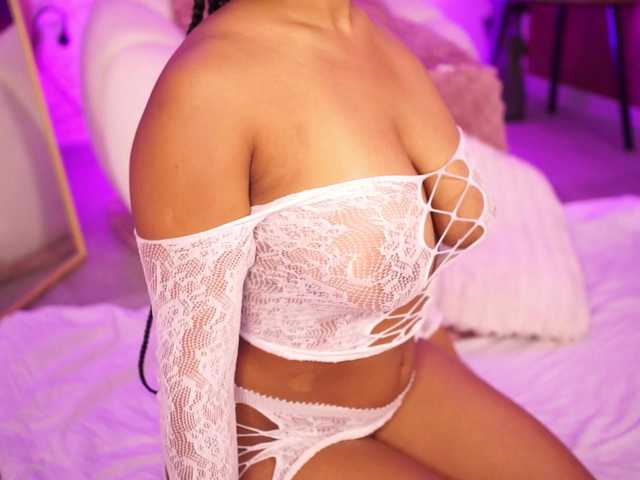 KiraKrush live cam on BongaCams