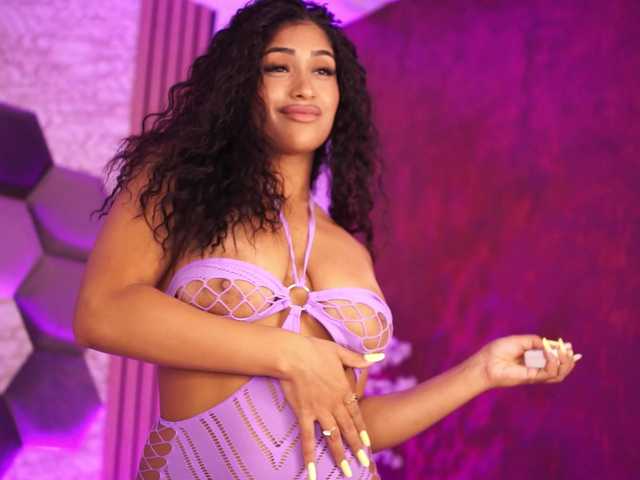KiraKrush live cam on BongaCams