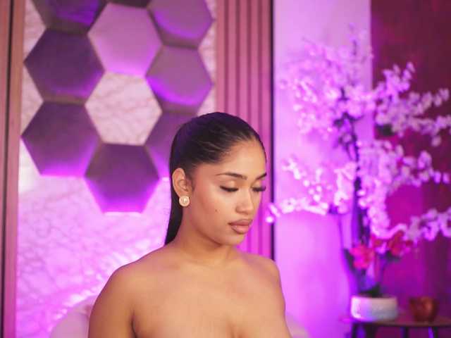 KiraKrush live cam on BongaCams