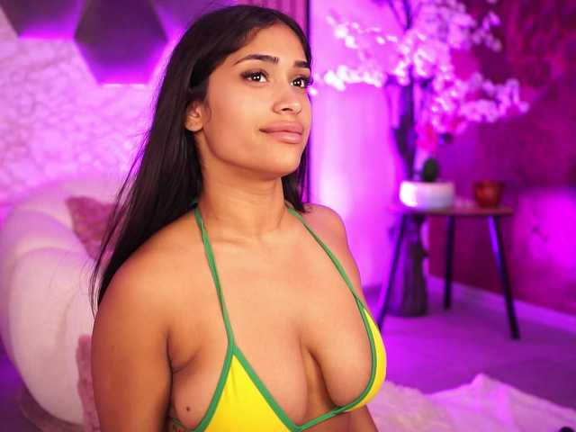 KiraKrush live cam on BongaCams