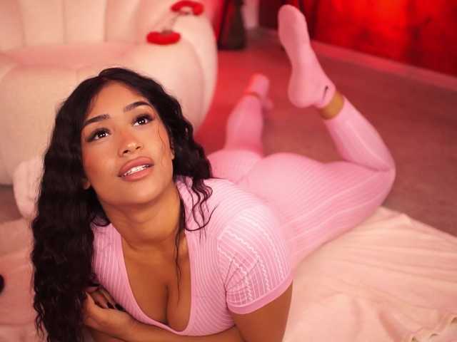 KiraKrush live cam on BongaCams