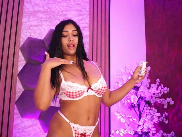 KiraKrush live cam on BongaCams