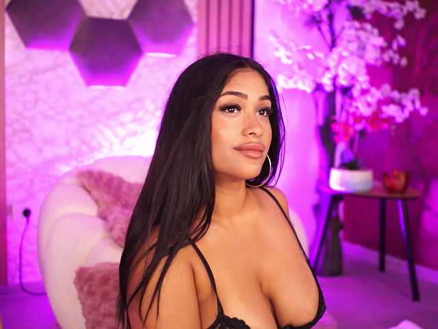 KiraKrush live cam on BongaCams