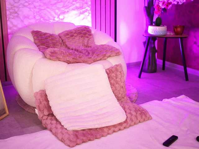 KiraKrush live cam on BongaCams