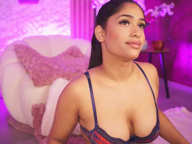 KiraKrush live cam on BongaCams