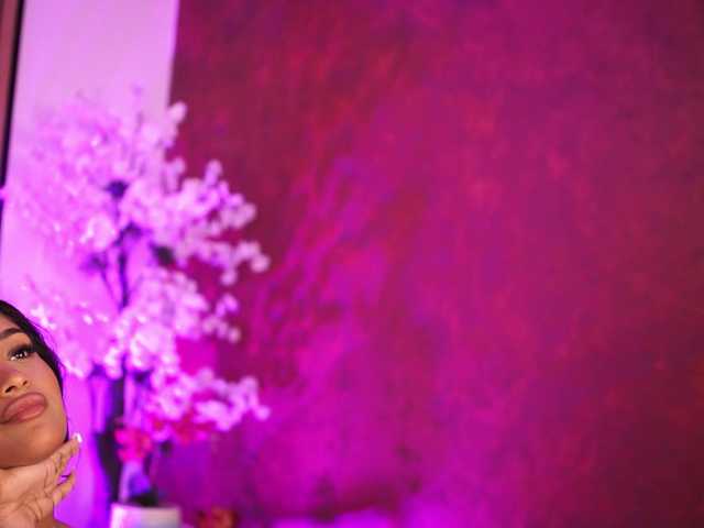 KiraKrush live cam on BongaCams