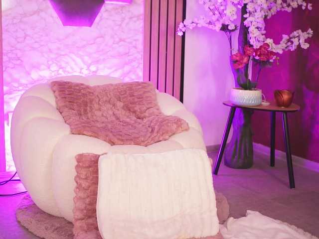 KiraKrush live cam on BongaCams
