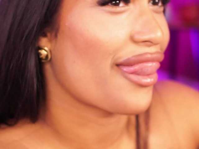 KiraKrush live webcam show