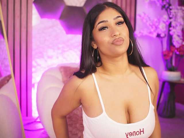 KiraKrush live cam on BongaCams