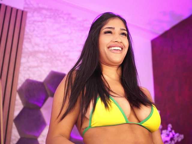 KiraKrush live cam on BongaCams