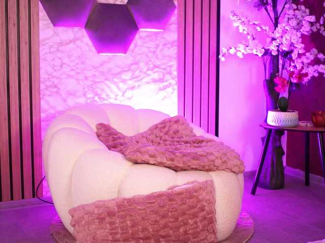 KiraKrush live cam on BongaCams
