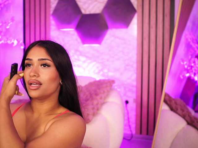KiraKrush live webcam show