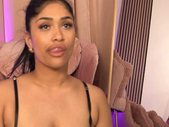 KiraKrush live cam on BongaCams