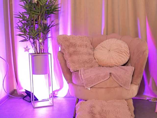 KiraKrush live cam on BongaCams