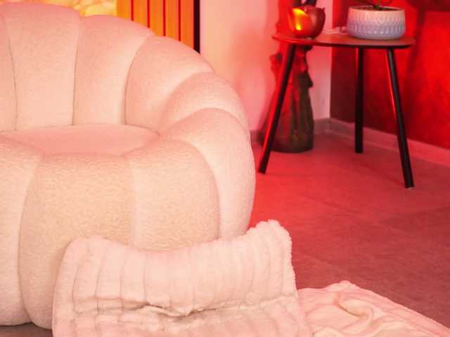 KiraKrush live cam on BongaCams
