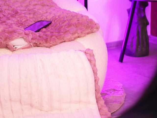 KiraKrush live cam on BongaCams
