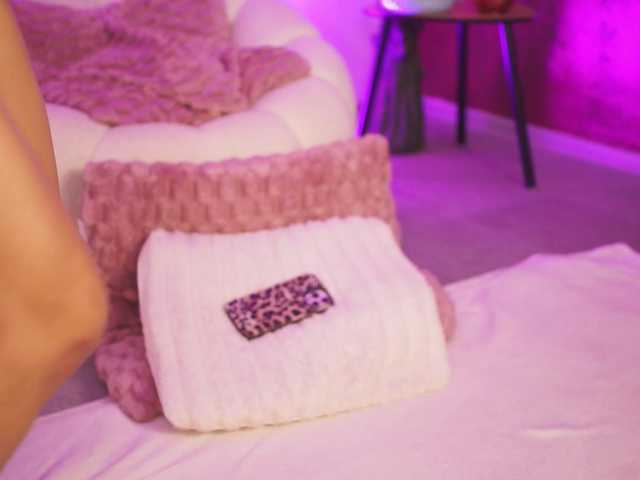 KiraKrush live cam on BongaCams