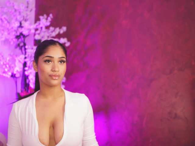 KiraKrush live cam on BongaCams