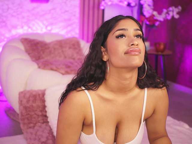 KiraKrush live cam on BongaCams