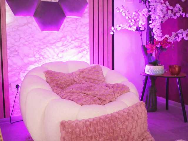 KiraKrush live cam on BongaCams