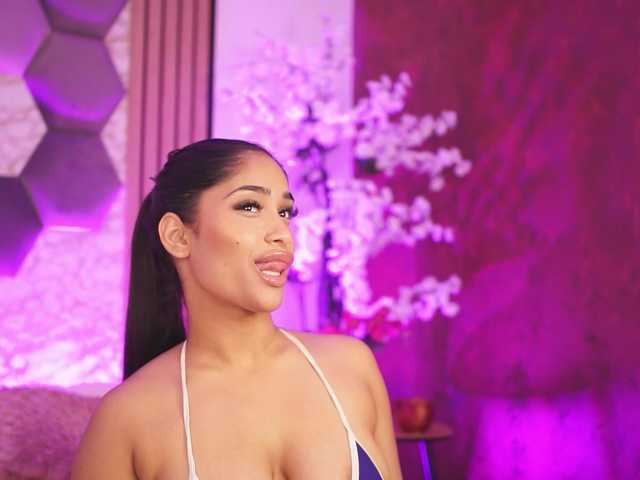 KiraKrush live cam on BongaCams