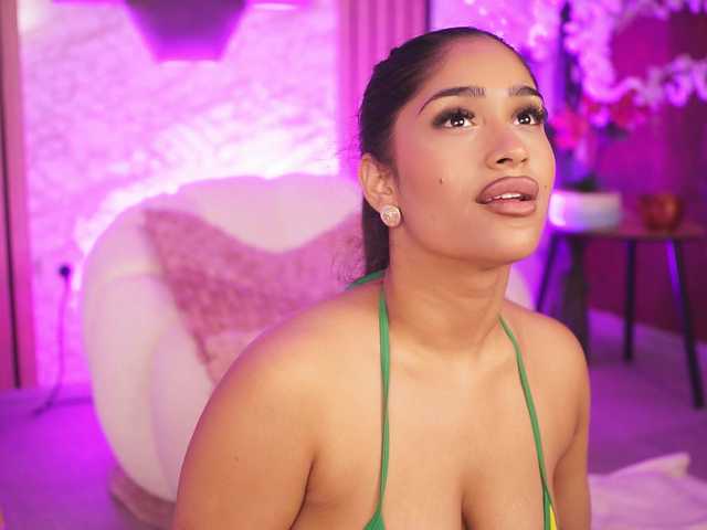 KiraKrush live cam on BongaCams