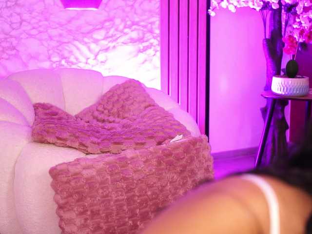 KiraKrush live cam on BongaCams