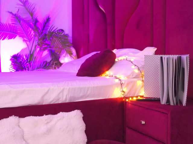 KiraKrush live cam on BongaCams