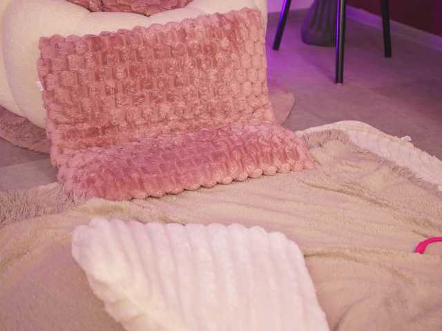 KiraKrush live cam on BongaCams