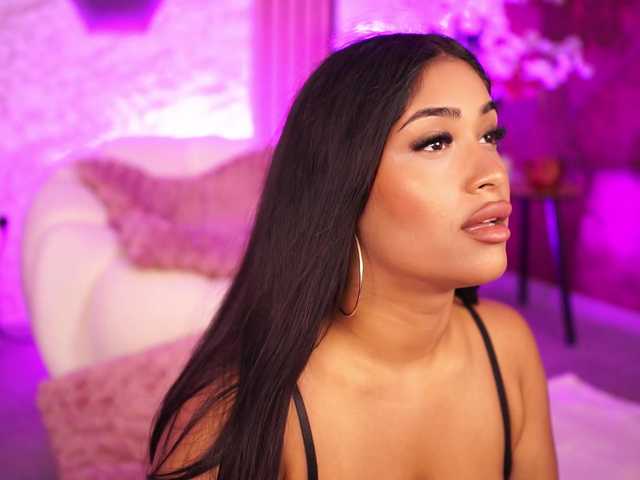 KiraKrush live cam on BongaCams