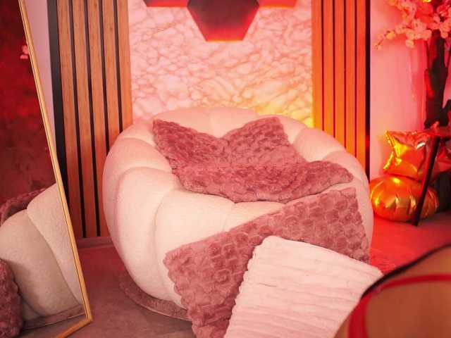 KiraKrush live cam on BongaCams
