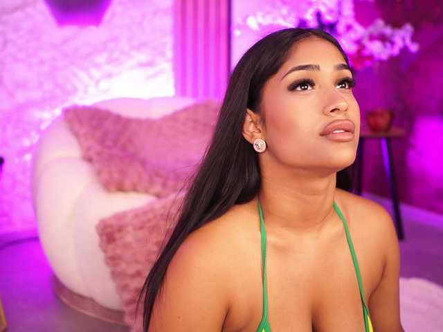 KiraKrush live cam on BongaCams