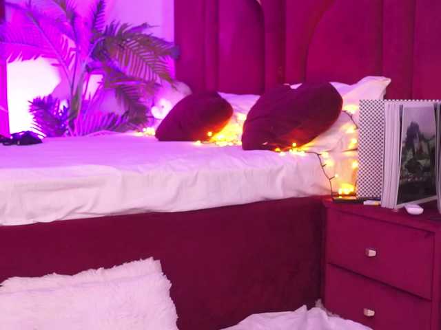 KiraKrush live cam on BongaCams