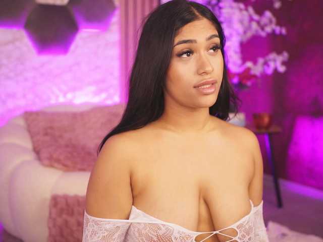 KiraKrush live cam on BongaCams