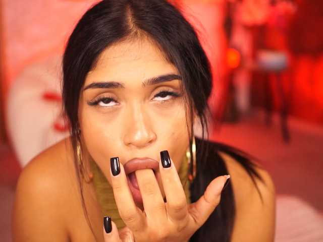 KiraKrush live cam on BongaCams