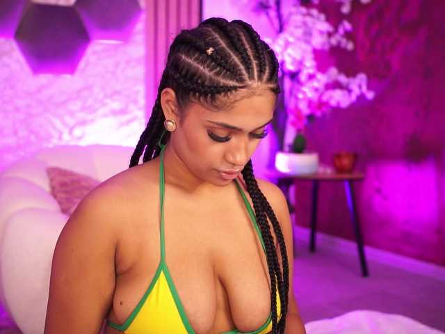 KiraKrush live cam on BongaCams