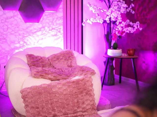 KiraKrush live cam on BongaCams