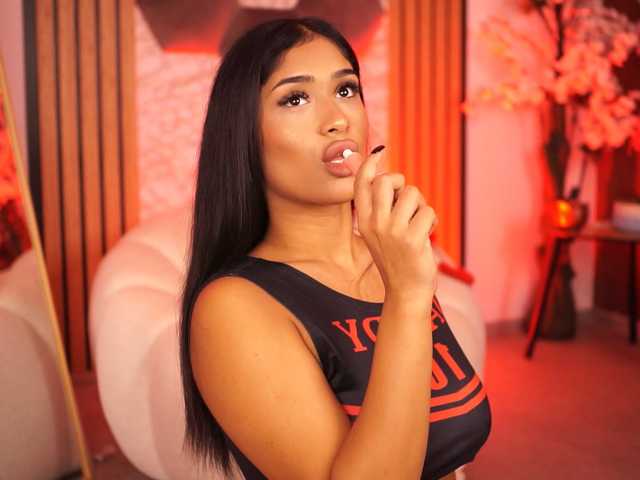 KiraKrush live cam on BongaCams
