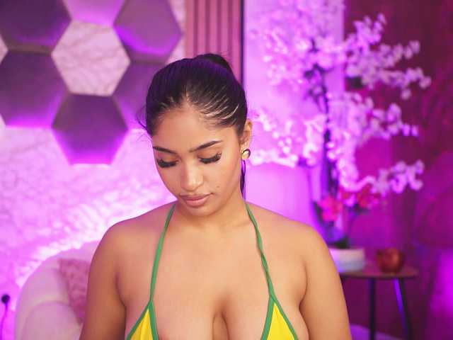 Sex chat gratuit in direct cu KiraKrush pe BongaCams