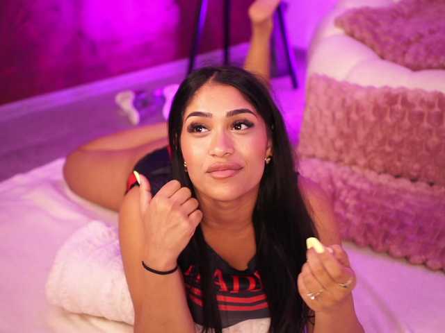 KiraKrush live webcam show