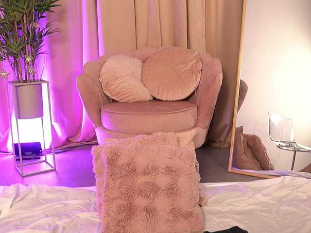 KiraKrush live cam on BongaCams