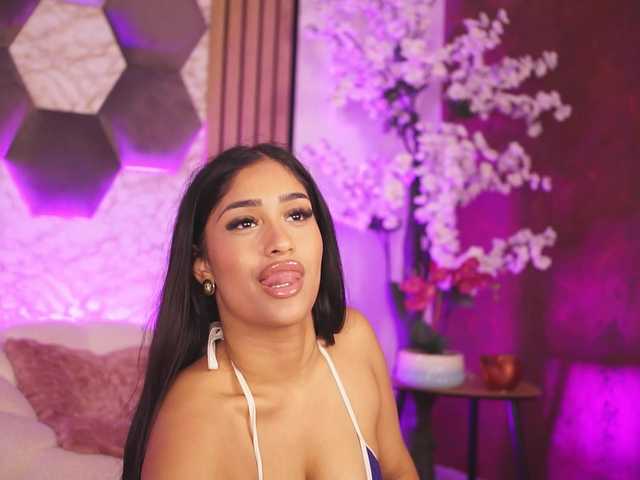 KiraKrush live cam on BongaCams