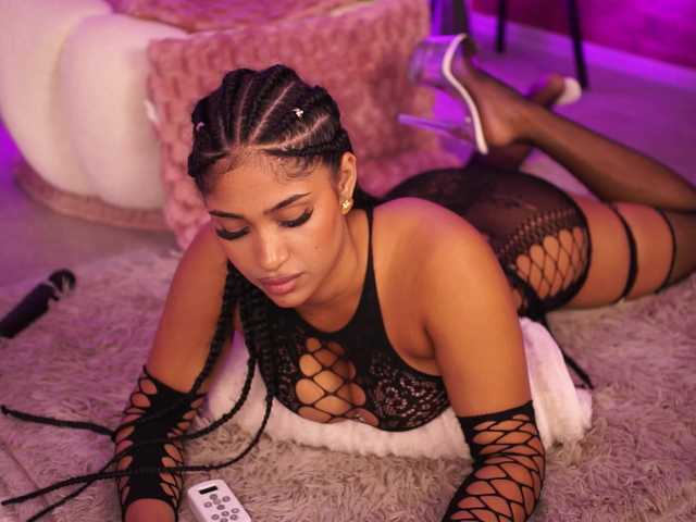 KiraKrush live cam on BongaCams